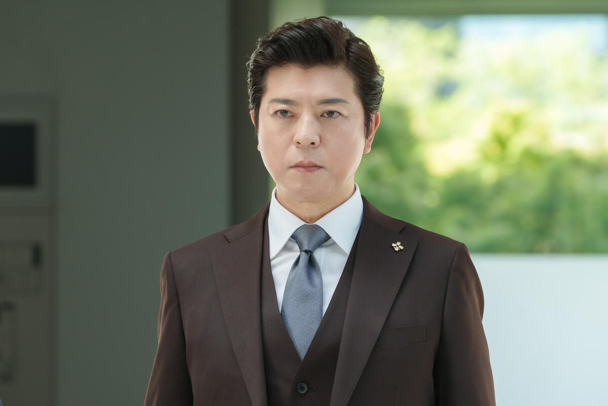 上川隆也「役で悩んだことがなく、どんな役も演じるのが楽しい」というスタンスを貫き、無表情の主人公に挑んだリーガルミステリー「能面検事」