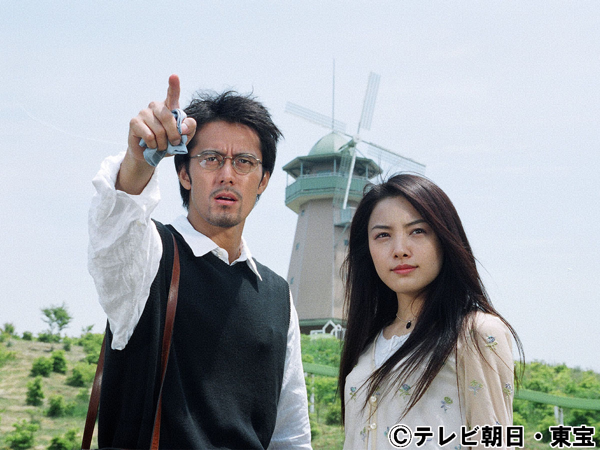 仲間由紀恵と阿部寛が織りなすコメディとミステリーの絶妙なバランス!25周年を迎える「トリック」シリーズ